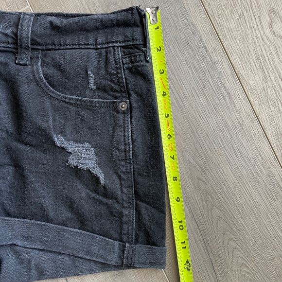 OLD NAVY - NWOT - Women’s Mid Rise Boyfriend Short, Black, Size 4 - Picture 5 of 9